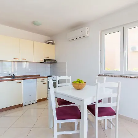 Rose Apartment *